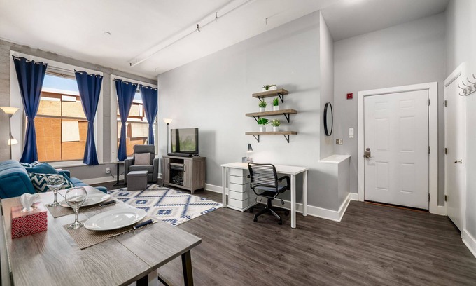 Short North Condo | Huge 2 BR Convention Center Condo by Short North + Downtown+ North Market