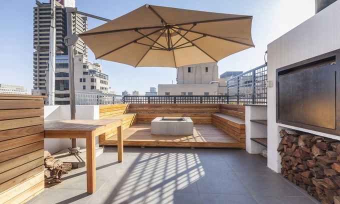 Downtown Johannesburg Apartment | Huge City Centre Penthouse with rooftop Hot-tub and Old City Views