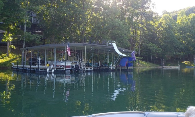 Big Creek House | Huge Dock! - 2 slips! Tinyhouse! Secluded Cove! Pet Friendly! Boat Option!