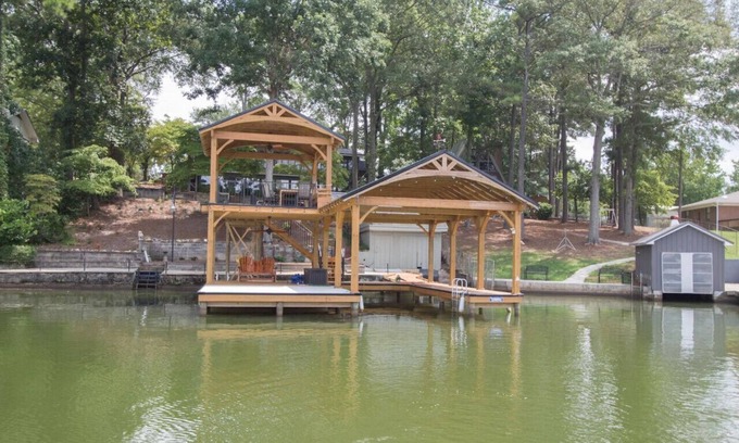 Cropwell House | HUGE Logan Martin Lake House