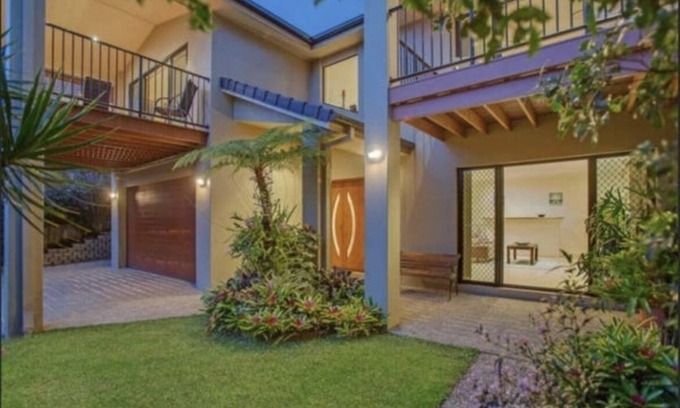 Banora Point House | Huge Modern Home close to everything!