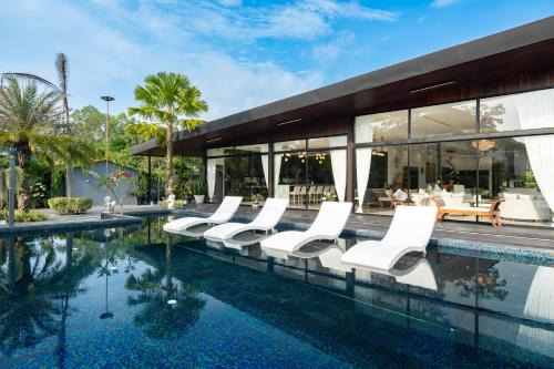 Huai Yai Villa | Huge Pool Villa with Private Lake 4BR 10 Persons