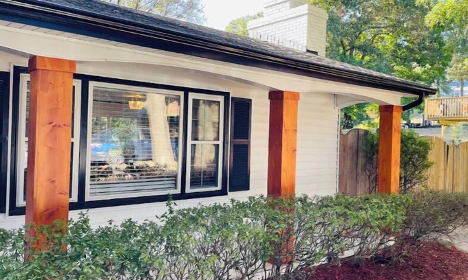 Concord House | Huge Private Pool/Large Fenced Yard/Firepit/Luxury/Walk to Gibson Mill