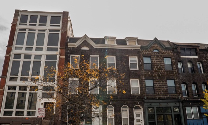 Downtown Baltimore Apartment | Huge Upscale Downtown Penthouse 4Bedrm/3Bath - 5 mins from Penn Station