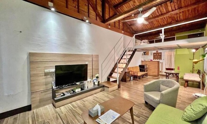 Hualien City Centre Ski Chalet | Humble Room