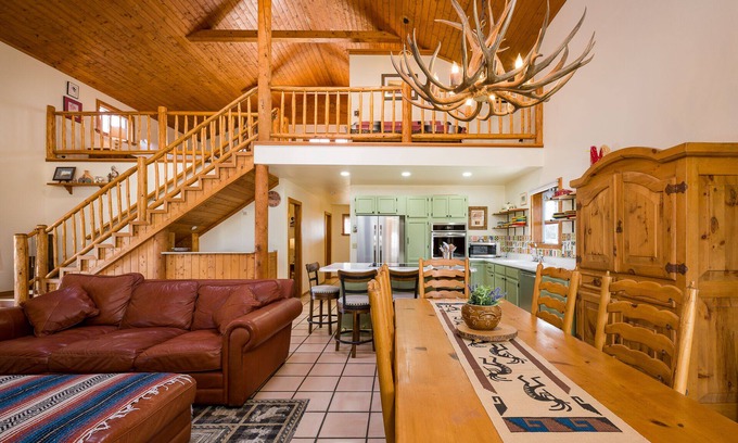 Los Ojos Cabin | Hummingbird Hacienda - Los Ojos Cabin w/Brazos Cliff Views