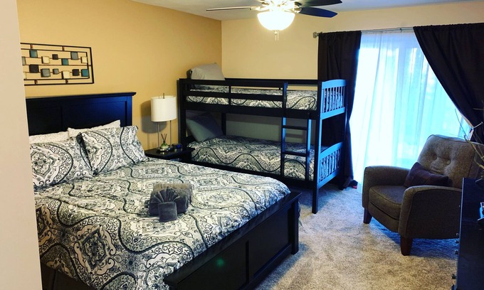 Hunter Condo | HUNTER MOUNTAIN HAVEN Ski On/Ski Off 2 Bdrm Condo with SAUNA and Fireplace