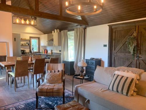Ashford House | Hunters Lodge - Rustic farm stay