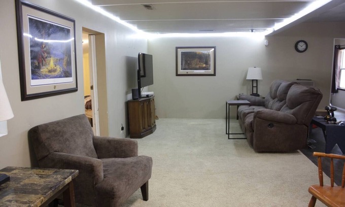 Williamsville House | Hunting/Fishing Cabin at Lake Wappapello