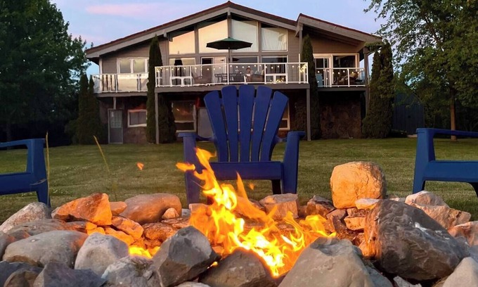 Ashfield-Colborne-Wawanosh Cottage | Huron Hideaway - Lakefront Cottage Hot Tub/Pets