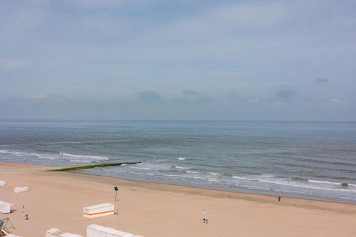 Wenduine Apartment | Huswell - Seaside duplex apartment with four terraces