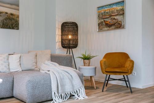 Westende Apartment | Huswell - Spacious top-floor apartment with private parking