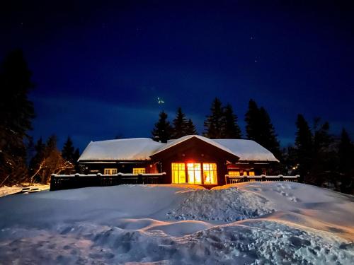 Nord-Aurdal House | HYTTEEVENTYR I VALDRES MED JACUZZI, 5 soverom, alpinbakke og skiløyper like ved!