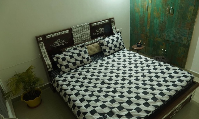 Gomti Nagar House | hyumomn Studios | Premium Stay Guaranteed