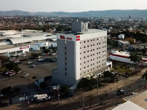 Canelas Hotel | ibis Montes Claros Shopping