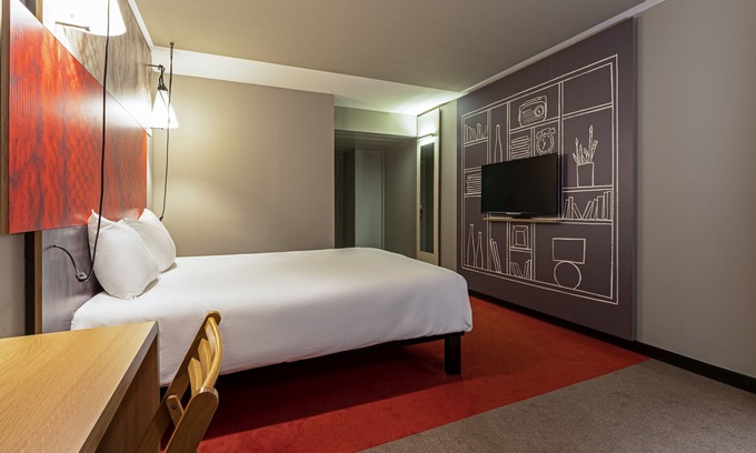 Pantin Hotel | ibis Paris Pantin Eglise