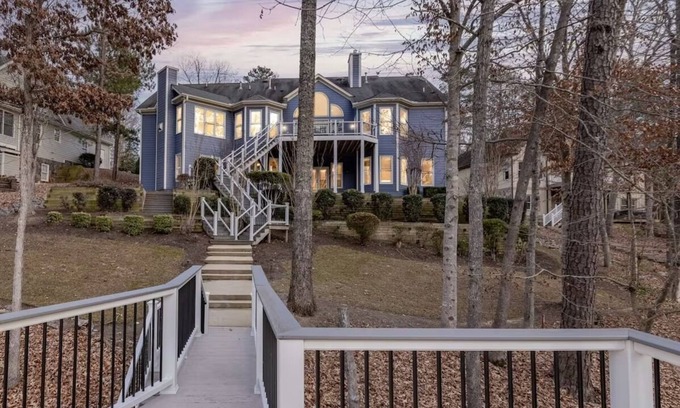 Macon House | "Icing on the Lake" Hot Tub, Theater, Gym, Fire Pit, Lily pad, Pool table!