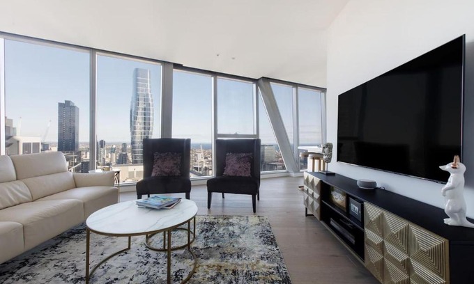 Melbourne Central Business District Apartment | Iconic High-view Oasis between Docklands and CBD