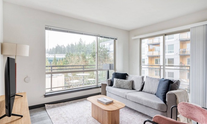 Northeast Bellevue Apartment | Ideal Bellevue 2BR w/BBQ, Gym & W/D, walkable area, by Blueground