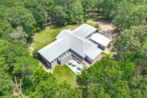 Inman House | Ideal for Reunions and Retreats Brooks Getaway!