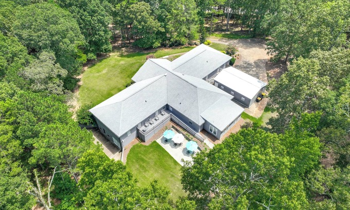 Inman House | Ideal for Reunions & Retreats: Brooks Getaway!