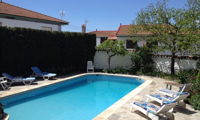 Lecrin Apartment | Ideal for work & holidays, WiFi & pool, lovely village, Granada/Costa Tropical