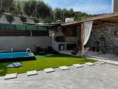 Vlachiana House | Ideal House with Private Pool & Parking