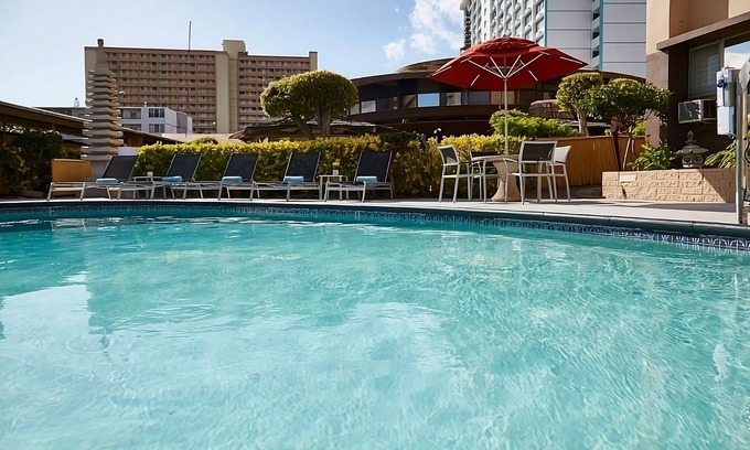 Ala Moana House | Ideal Location! Onsite Pool, Pet-Friendly Property, Near Waikiki Beach
