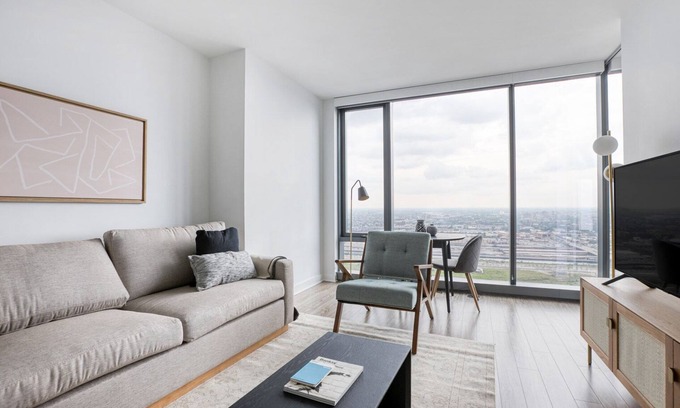 South Loop Apartment | Ideal South Loop 1BR w/Pool, Gym, Roof Deck, 1 block to L, by Blueground