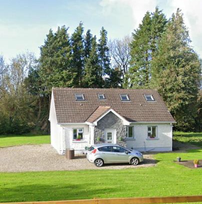 Newport House | Ideally located Country Cottage
