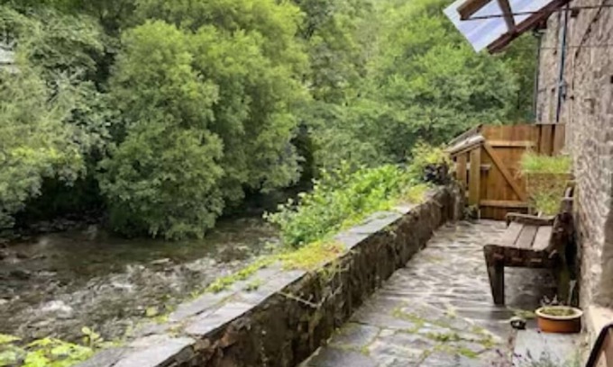 Barbican Cottage | Idyllic cottage by the River