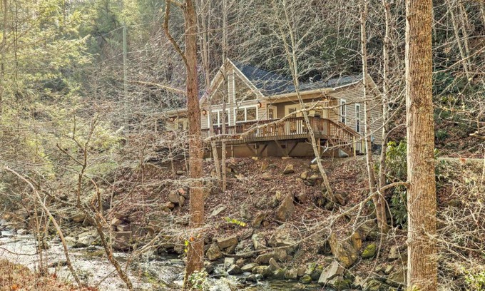 Bryson City House | Idyllic Creekside Bryson City Gem with Hot Tub!