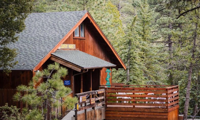 Pine Cove Resort | Idyllwild Camping Resort Wheelchair Accessible Cottage