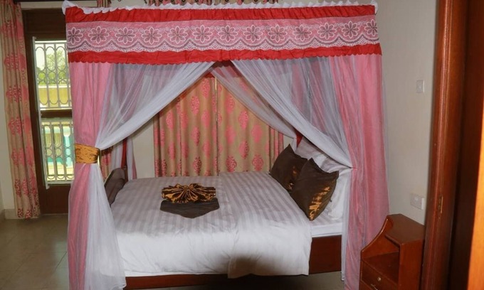 Kasese Hotel | IHURU 50 HOTEL AND GARDENS