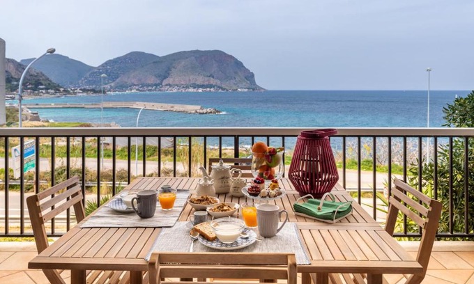 Addaura Apartment | Il Mare in una Stanza by DomuSicily