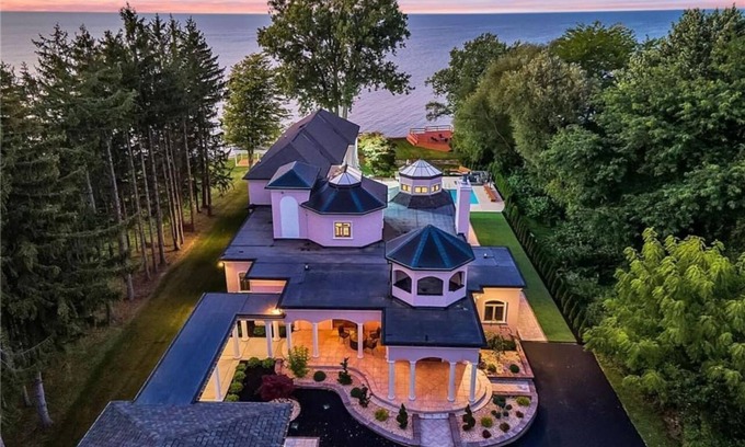 Niagara County House | Il Palazzo Sul Lago by Sul Lago