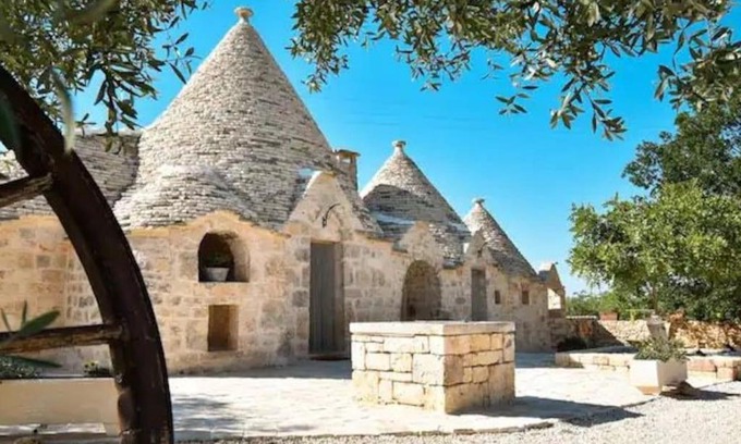 Alberobello House | Il Trullo dei mille colori