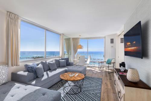 Waikiki Apartment | Ilikai Collection 12 Corner Oceanfront Condo with amazing views