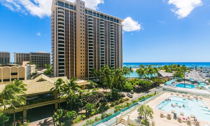 Waikiki Condo | Ilikai Tower One Bedroom Lagoon View Waikiki Condos With Lanai & Free Wifi