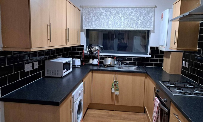 East Ham Apartment | Immaculate 1-bed Apartment in London