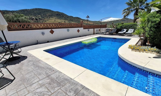 Mondron Villa | Immaculate 2 Bedroom 2 Bathroom Villa Private heated pool for 4 (MAX 5)