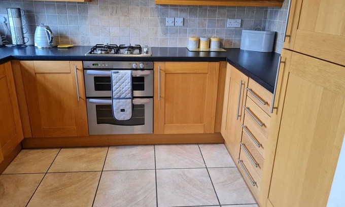 Bolton House | Immaculate 3-bed House With Free Parking in Bolton