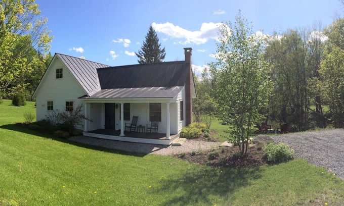 Mount Holly House | Immaculate Cottage in Belmont Mt Holly: Ski Okemo, Killington, VAST,lakes, golf