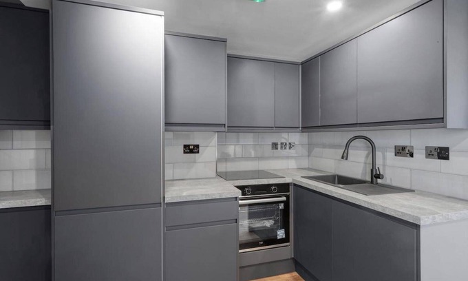 Grove Green Apartment | Immaculate Luxury Studio in London