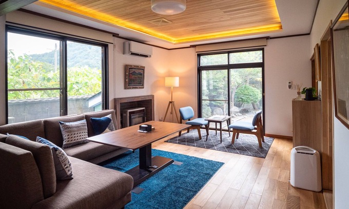 Towada House | Immaculate Private Family Cottage with Hot Spring