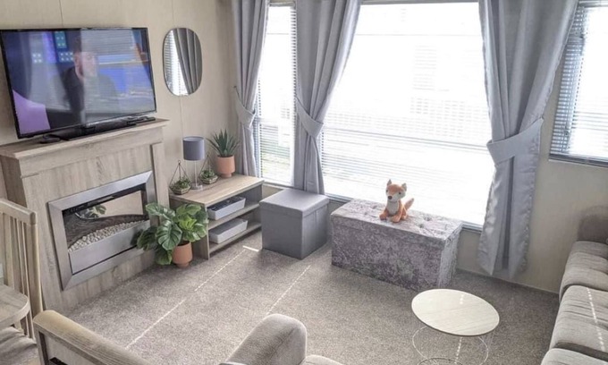 Newton Apartment | Immaculate Sen Friendly 3-bed Caravan in Porthcawl