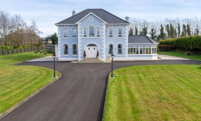 Saint Johnston House | Impressive spacious family home with 4 bedrooms