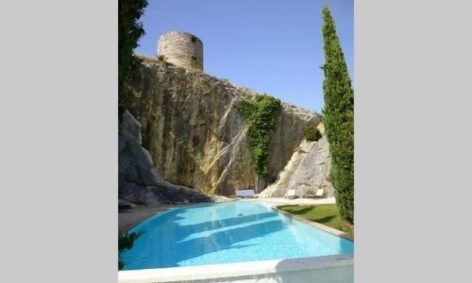 Roquemaure House | In a beautiful Provencal setting, airconditioned house for 2 with swimming pool