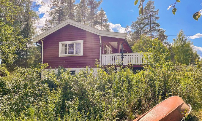 Kongsvinger House | In a dreamlike location on the lake, this cozy wooden house near Granli welcomes you.