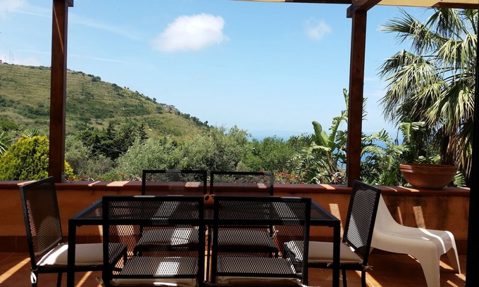 Cefalu Villa | In Cefalù, a relaxing villa surrounded by a green garden with a terrace overlooking the sea